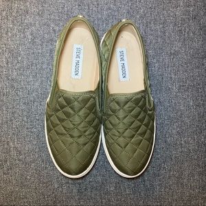 STEVE MADDEN Green Slip On